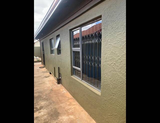 2 BEDROOM PROPERTY TO RENT IN PROTEA GLEN EXT
